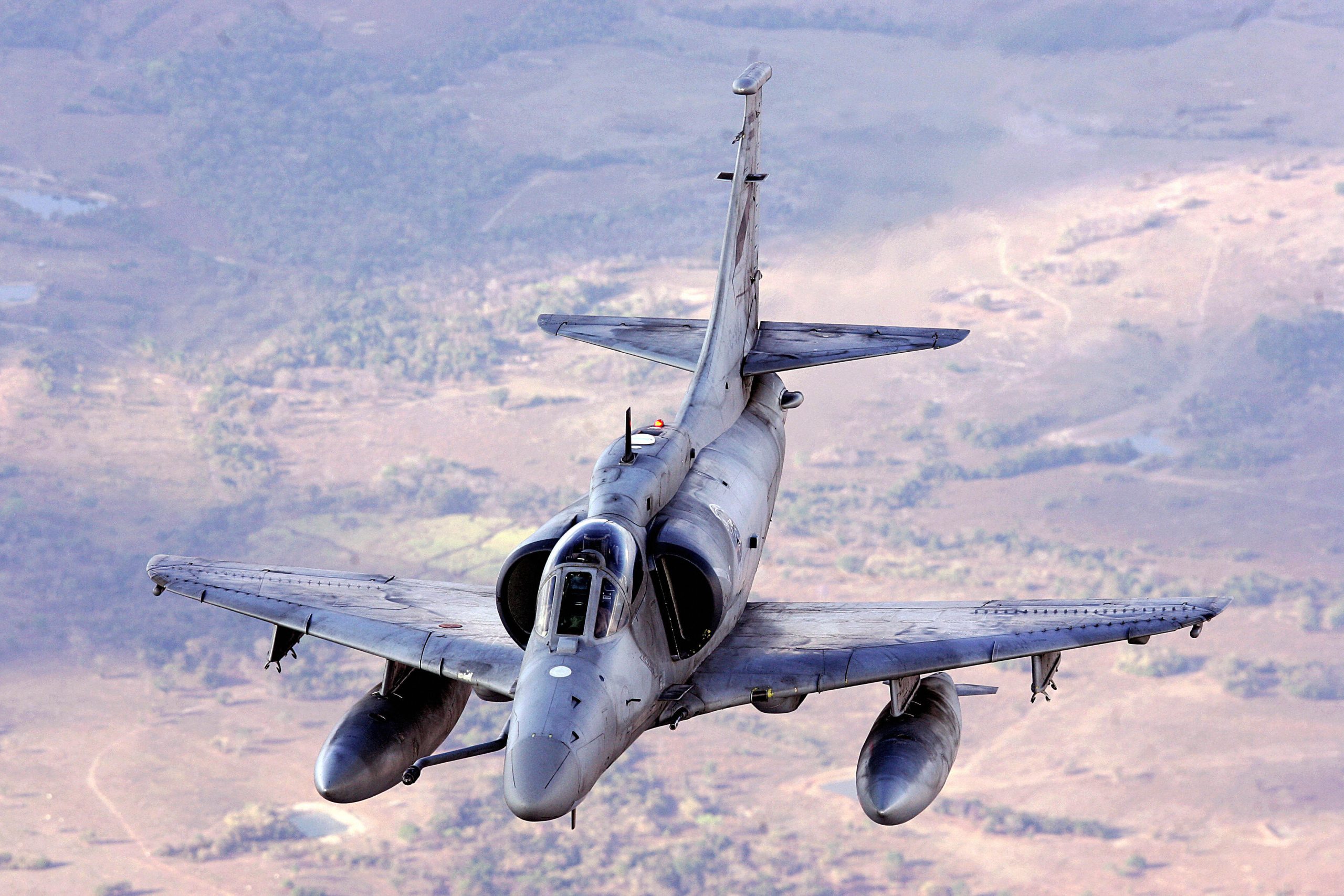 Brasilia, BRAZIL: An A-4 Skyhawk aircraft from Argentina's Air Force flies after taking off from the Brazilian air base of Anapolis, 170 km from Brasilia, 25 August 2006, during the III Cruzeiro do Sul joint maneuvers (Cruzex III) in which Brazil, France, Venezuela, Chile, Argentina and Uruguay take part. These aerial exercises face the possibility of acting in the framework of UN coalitions in other regions of the globe. A total of 61 aircrafts and 1309 people will participate in Cruzex III from 21 August to 01 September. AFP PHOTO/Evaristo SA (Photo credit should read EVARISTO SA/AFP via Getty Images)