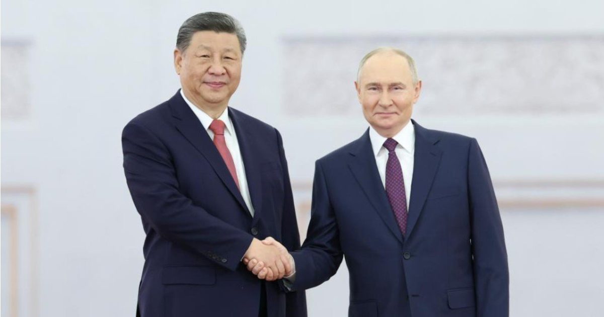 Chinese President Xi Jinping and Russian President Vladimir Putin shake hands at a formal meeting, symbolizing diplomatic relations between China and Russia.