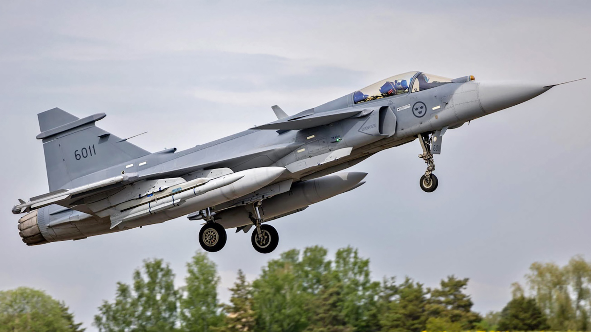 jAS 39 E